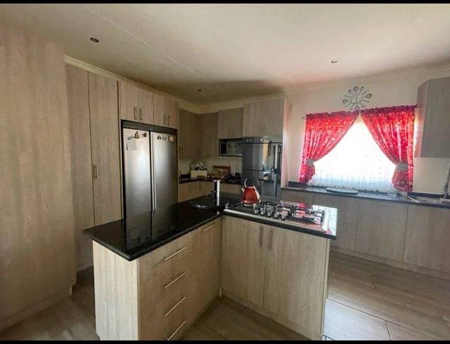 3 BEDROOM HOUSE FOR SALE IN LOUMARINA AH